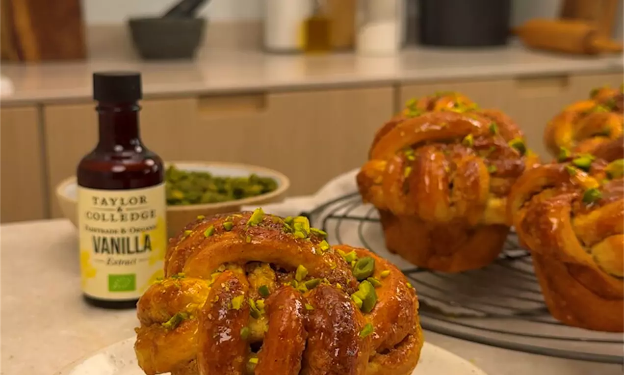 Picture - Pistachio Cardamom Vanilla Buns